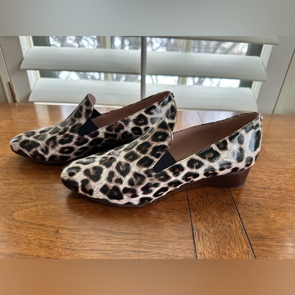 Elegant Taryn Rose leopard loafers brand new